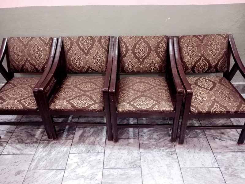 4 chairs 0