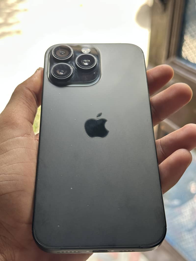 Apple iPhone 16 Pro Max 0