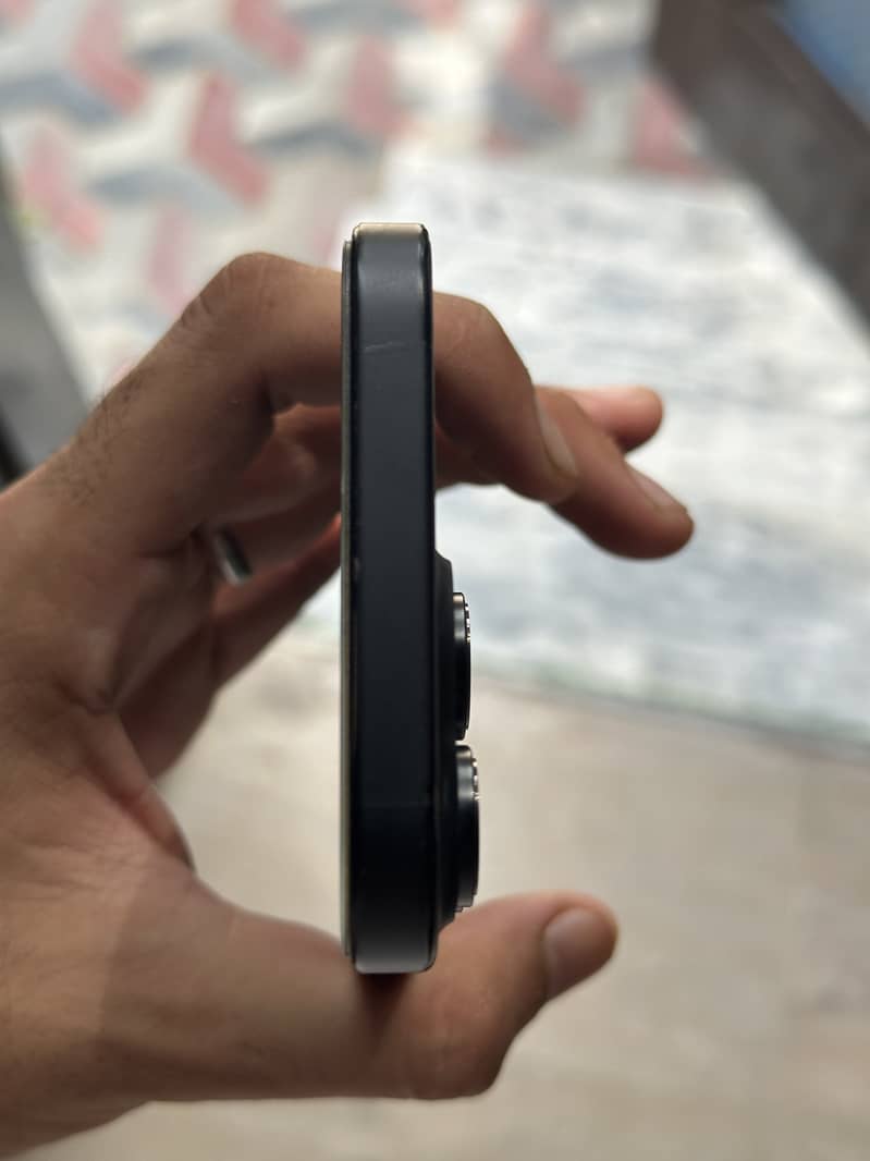 Apple iPhone 16 Pro Max 3
