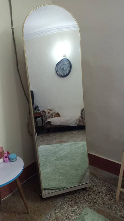 Makeup mirror with cabinet . Floor standing vanity mirror with storage