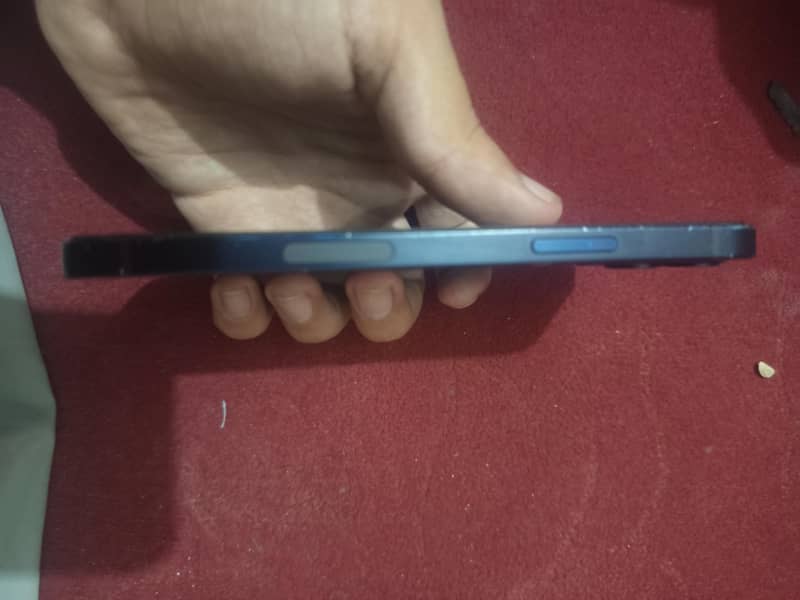 Apple iPhone 12 4