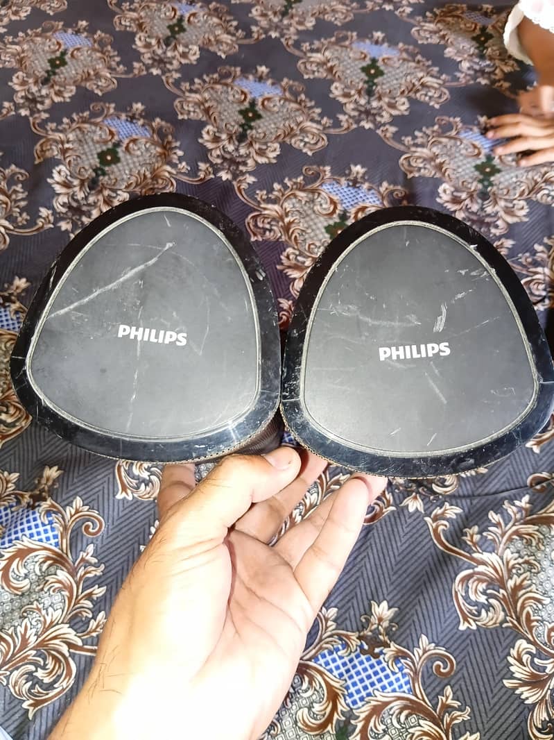 PHILLIPS speaker pair . . 1