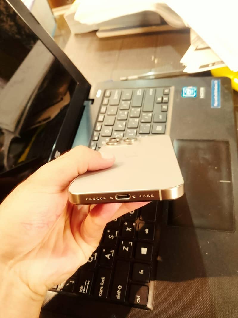 Apple iPhone 15 Pro Max 4