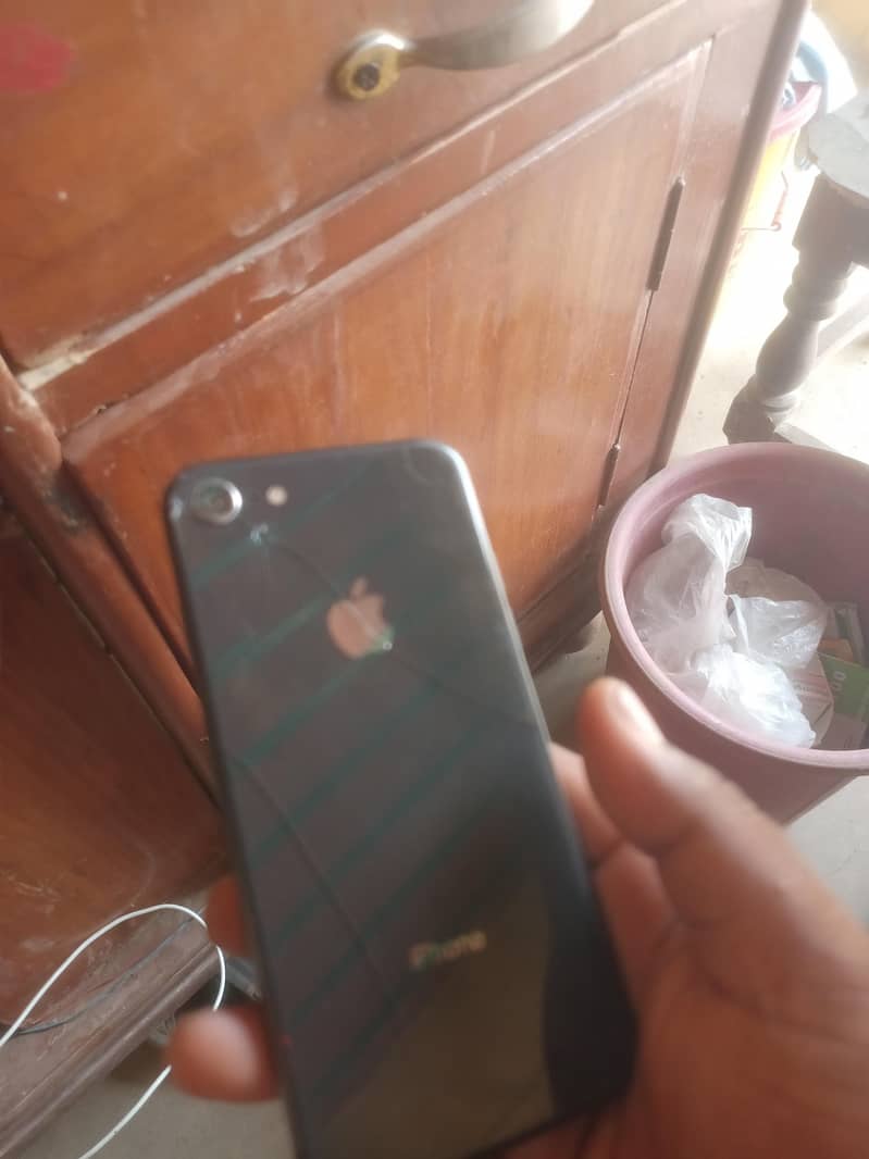 Apple iPhone 8 4