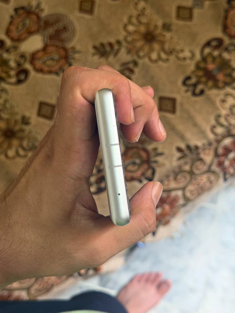 Google Pixel 7a 2
