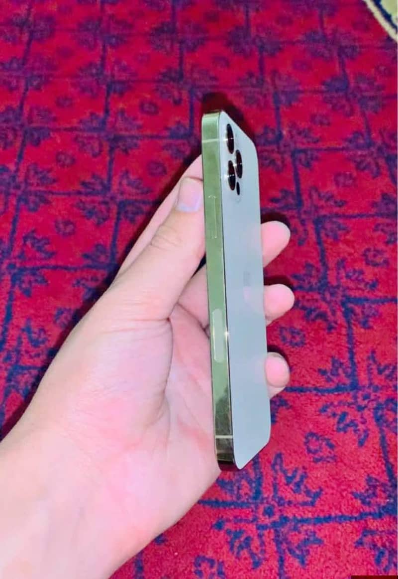 Apple iPhone 12 Pro 2