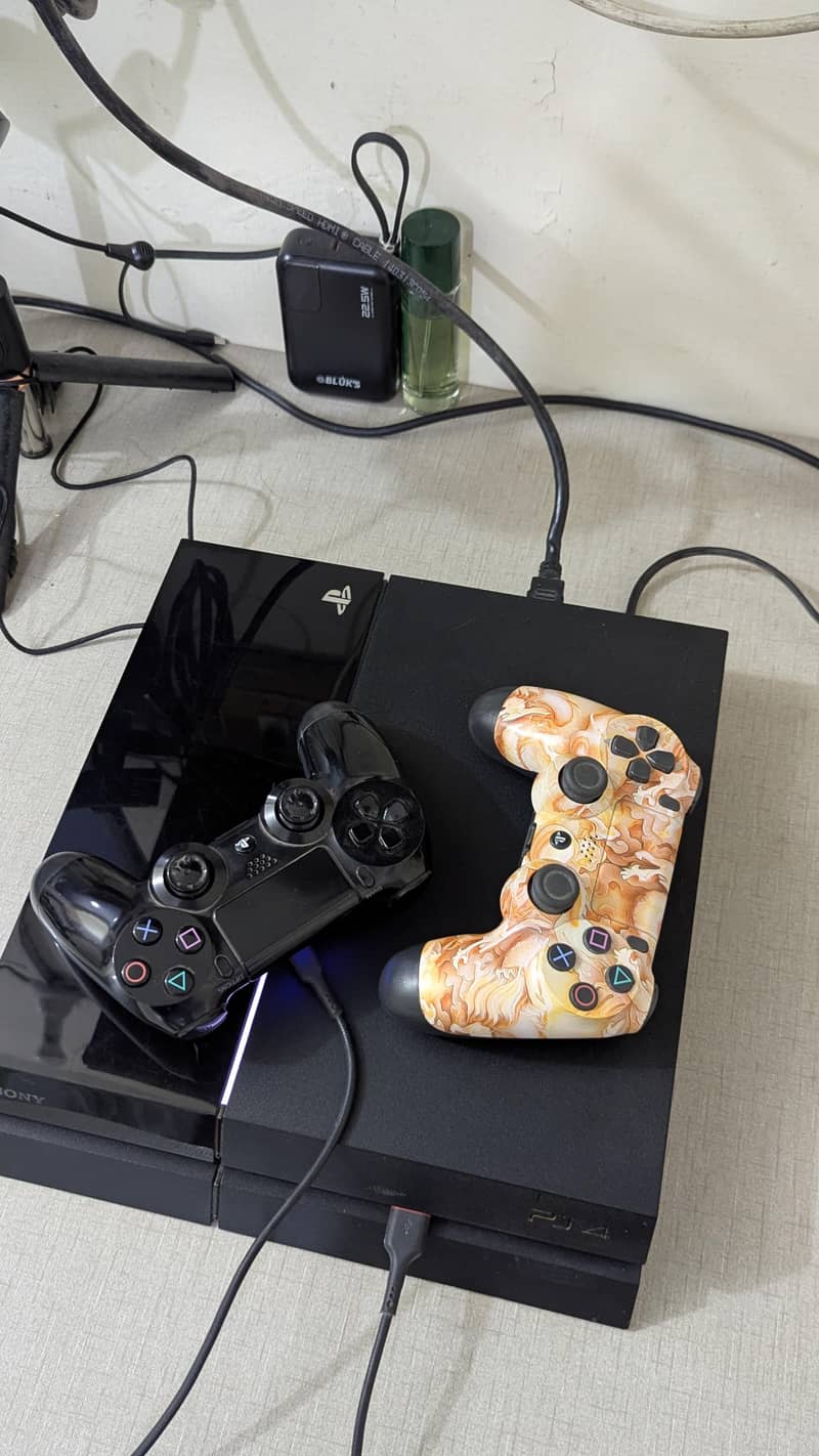 PS4 Console with Two Controllers + 3 games 4