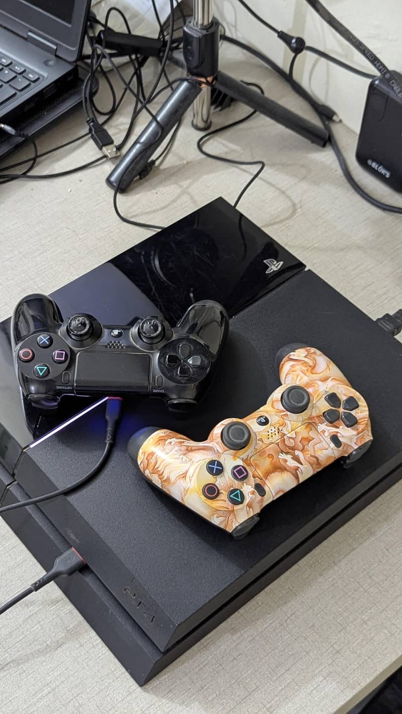 PS4 Console with Two Controllers + 3 games 5