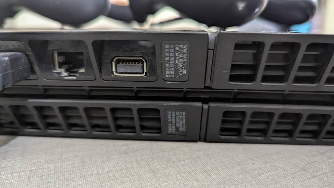 PS4 Console with Two Controllers + 3 games 6
