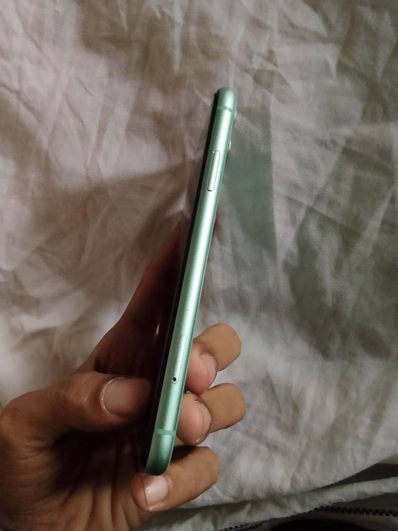 Apple iPhone 11 3