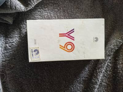 Huawei Y9 with box (pesy kam hojyengy)