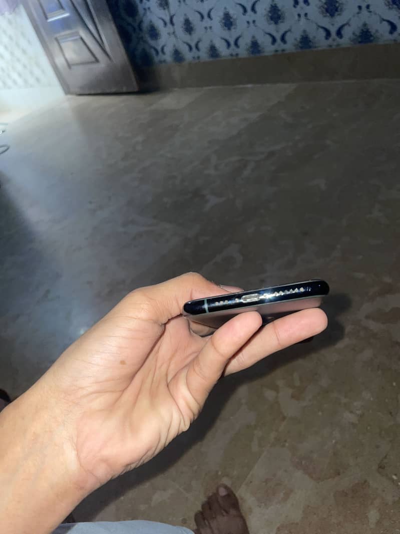 Apple iPhone 11 Pro 2
