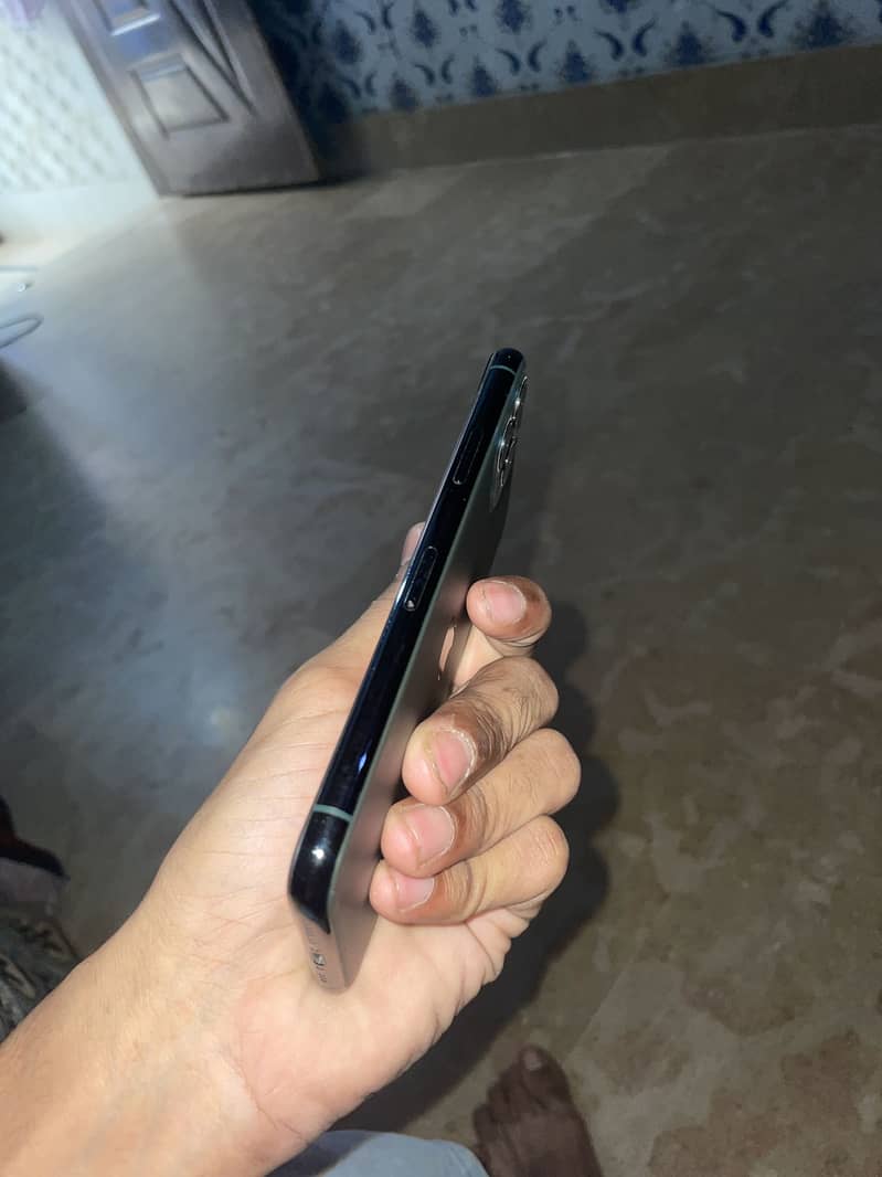 Apple iPhone 11 Pro 4