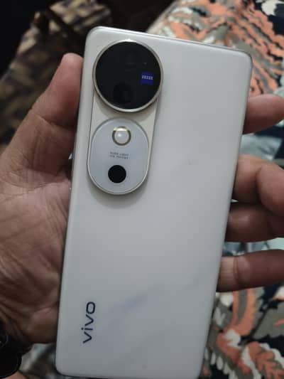 Vivo V40
