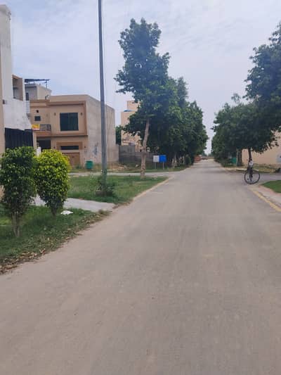 Golden Opportunity 5-Marla Plot At Hot Location Near To Park Mosque & At Reasonable Price In New Lahore City Near To Bahria Town
