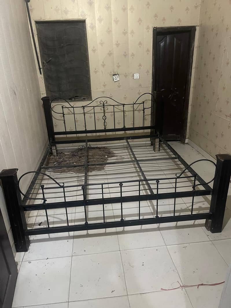 Iron Bed 0