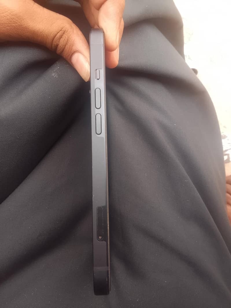 Apple iPhone 13 1