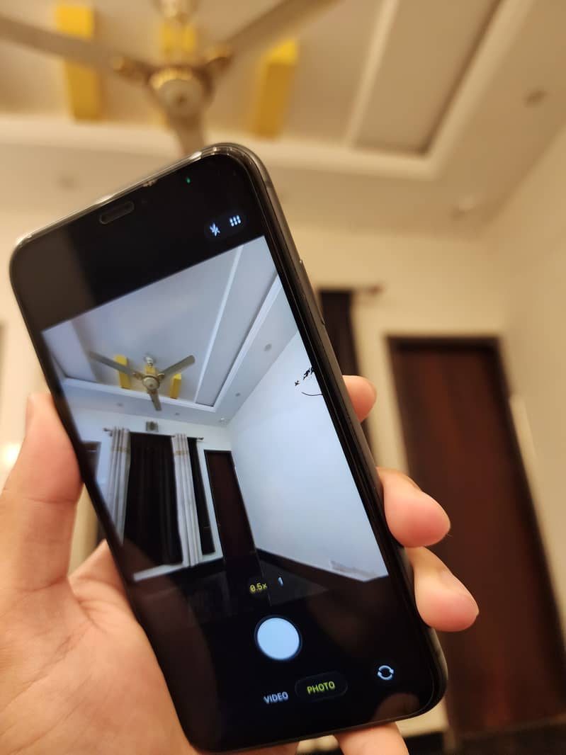 Apple iPhone 11 7
