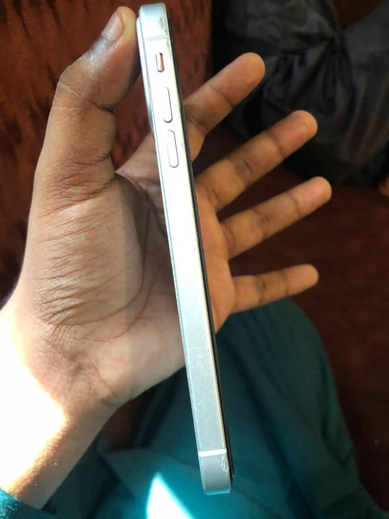 Apple iPhone XR 4