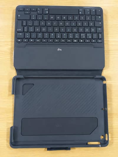 iPad cover with Bluetooth keyboard