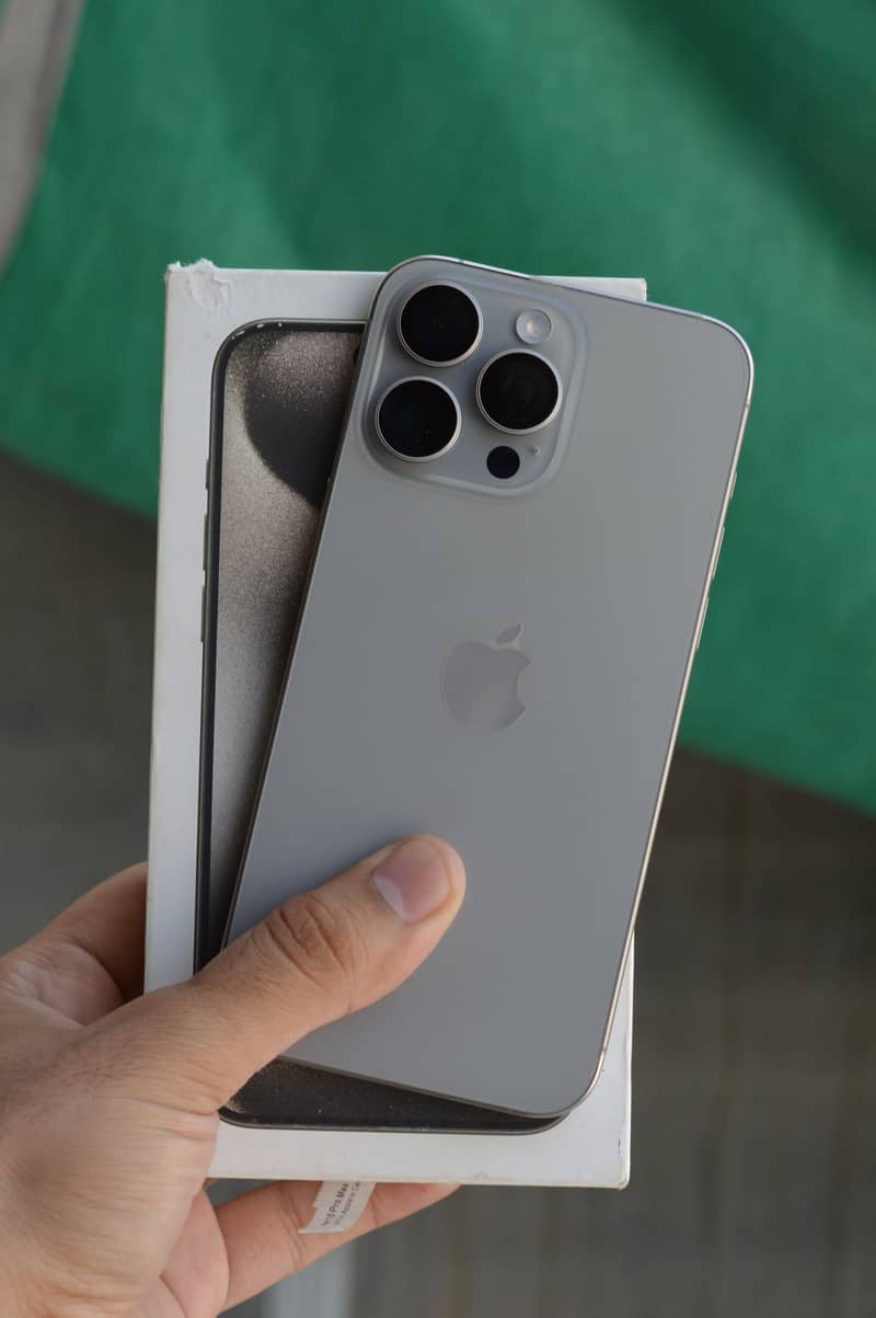 Apple iPhone 15 Pro Max 0