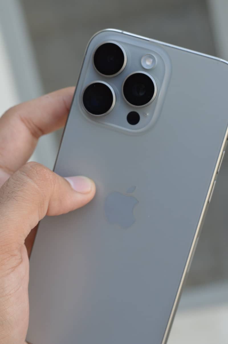 Apple iPhone 15 Pro Max 2