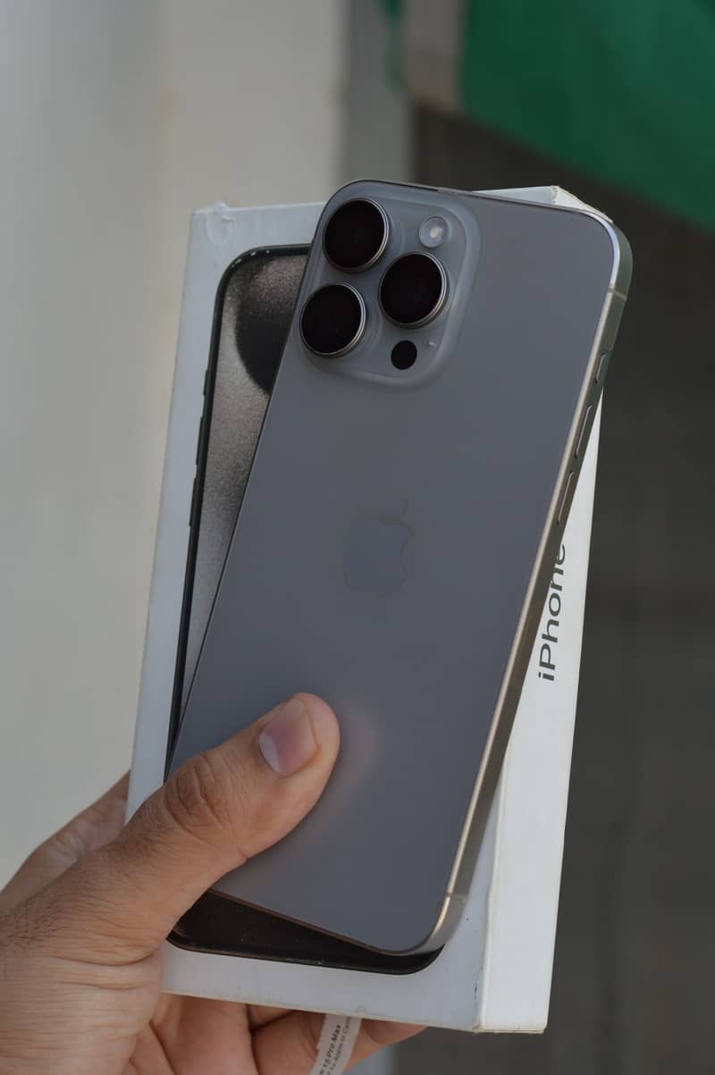 Apple iPhone 15 Pro Max 5