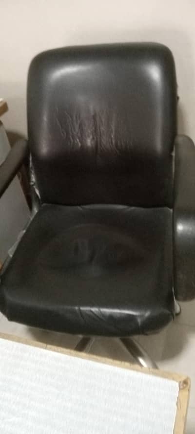 office chair good condition hai
