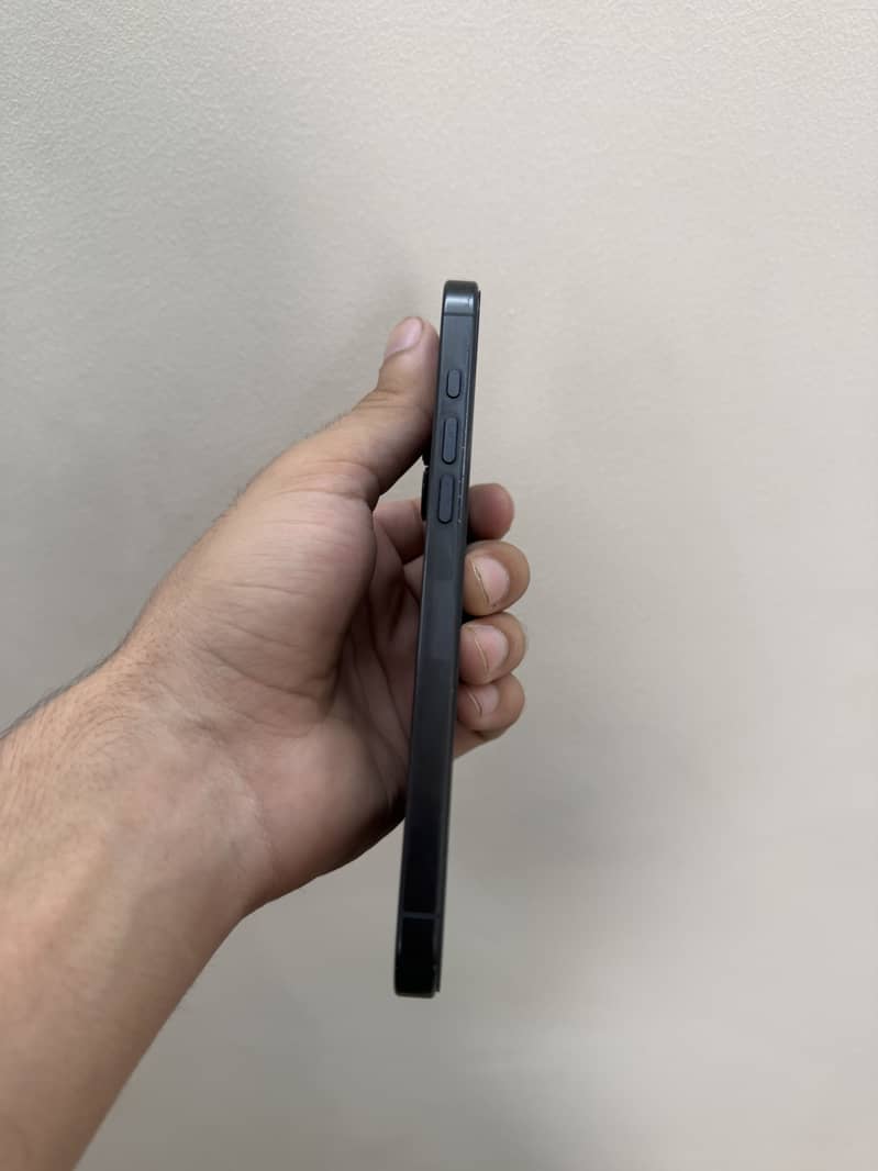 Apple iPhone 16 Pro Max JV 4
