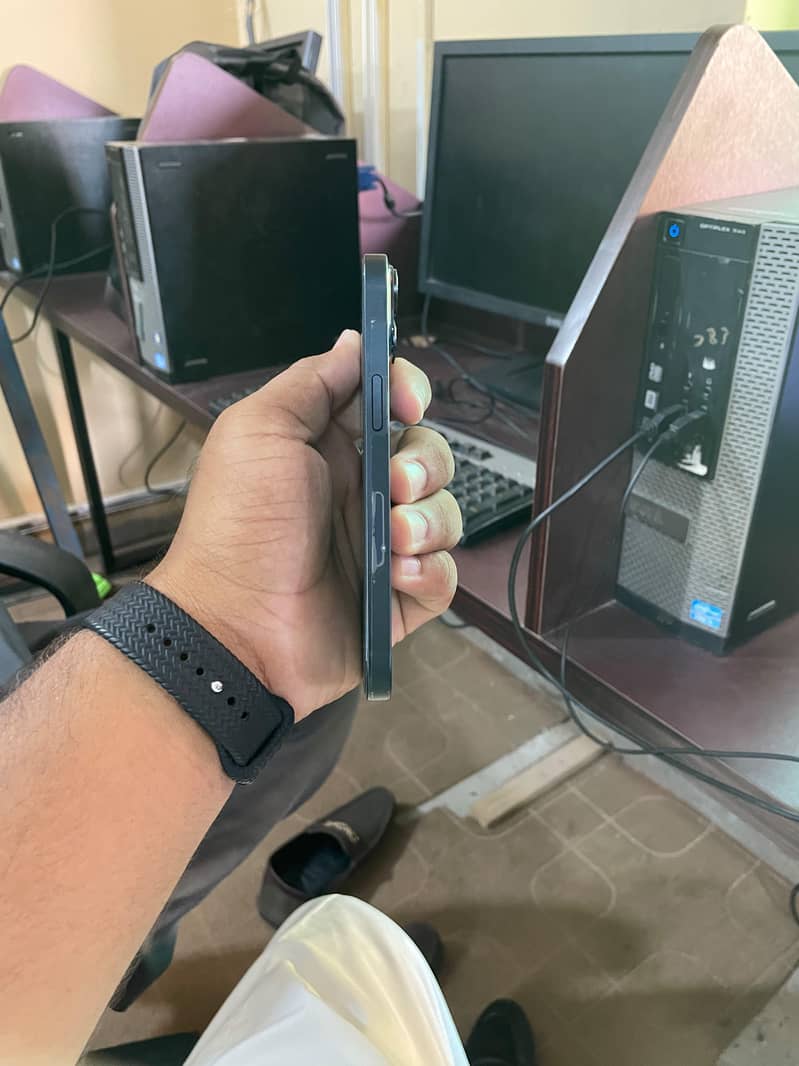Apple iPhone 14 4