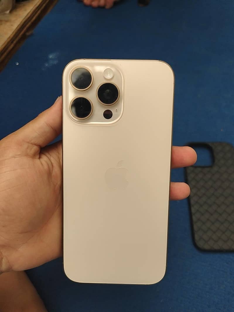 Apple iPhone 16 Pro Max 0
