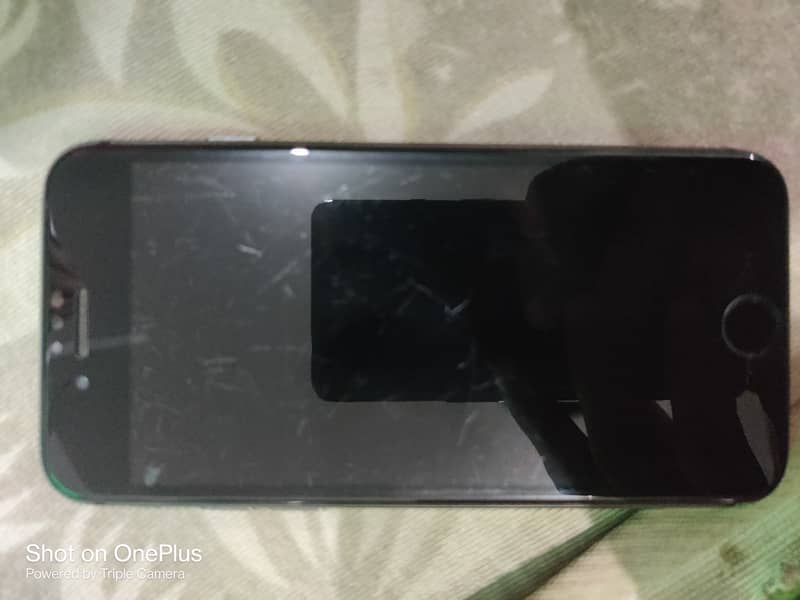 Apple iPhone 8 1