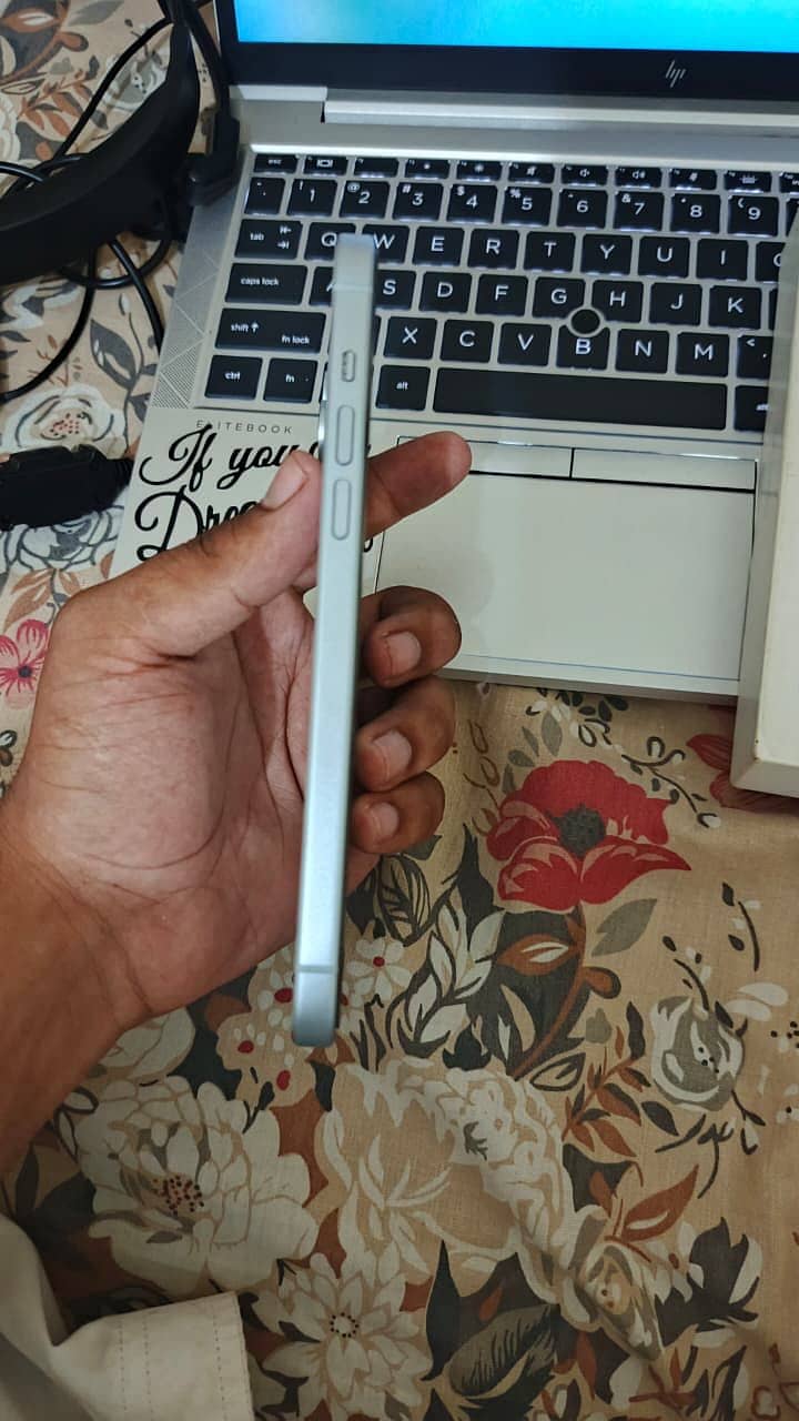Apple iPhone 15 plus 2