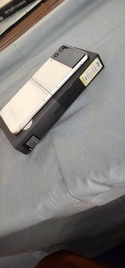 Z Flip 3 OFFICIAL PTA 12GB 256GB WITH  BOX AND SUPER FAST CHARGER