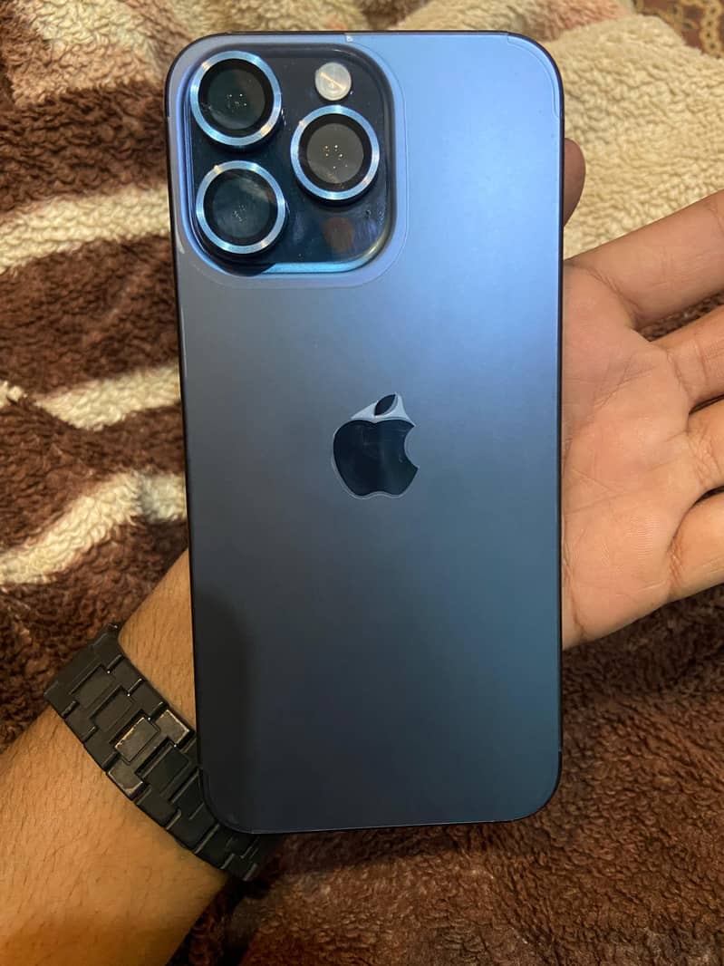 Apple iPhone 15 Pro Max 4