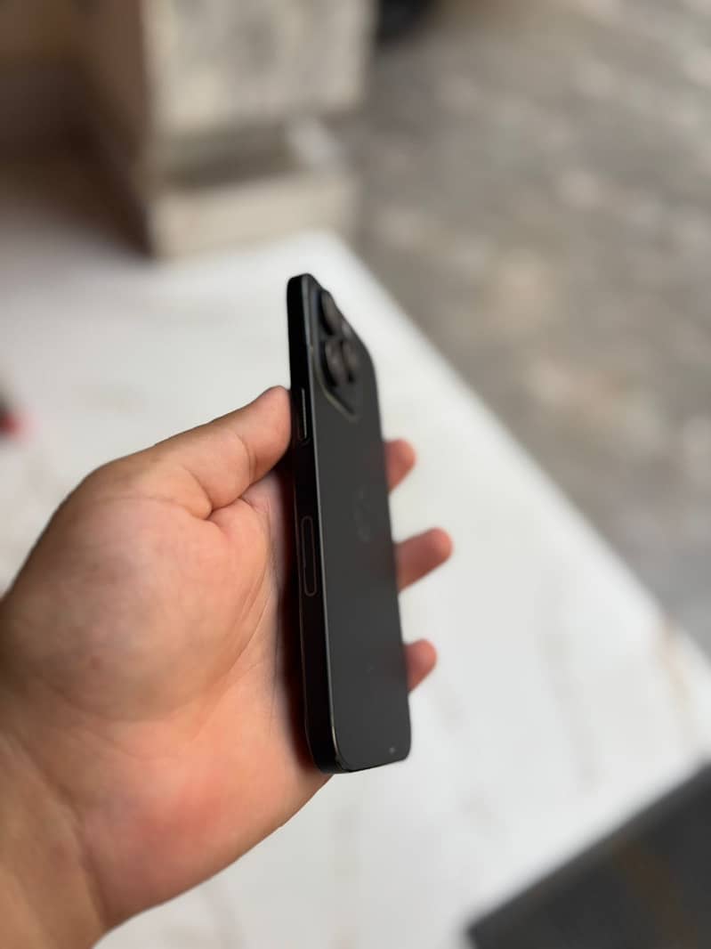 Apple iPhone 15 Pro Max 2