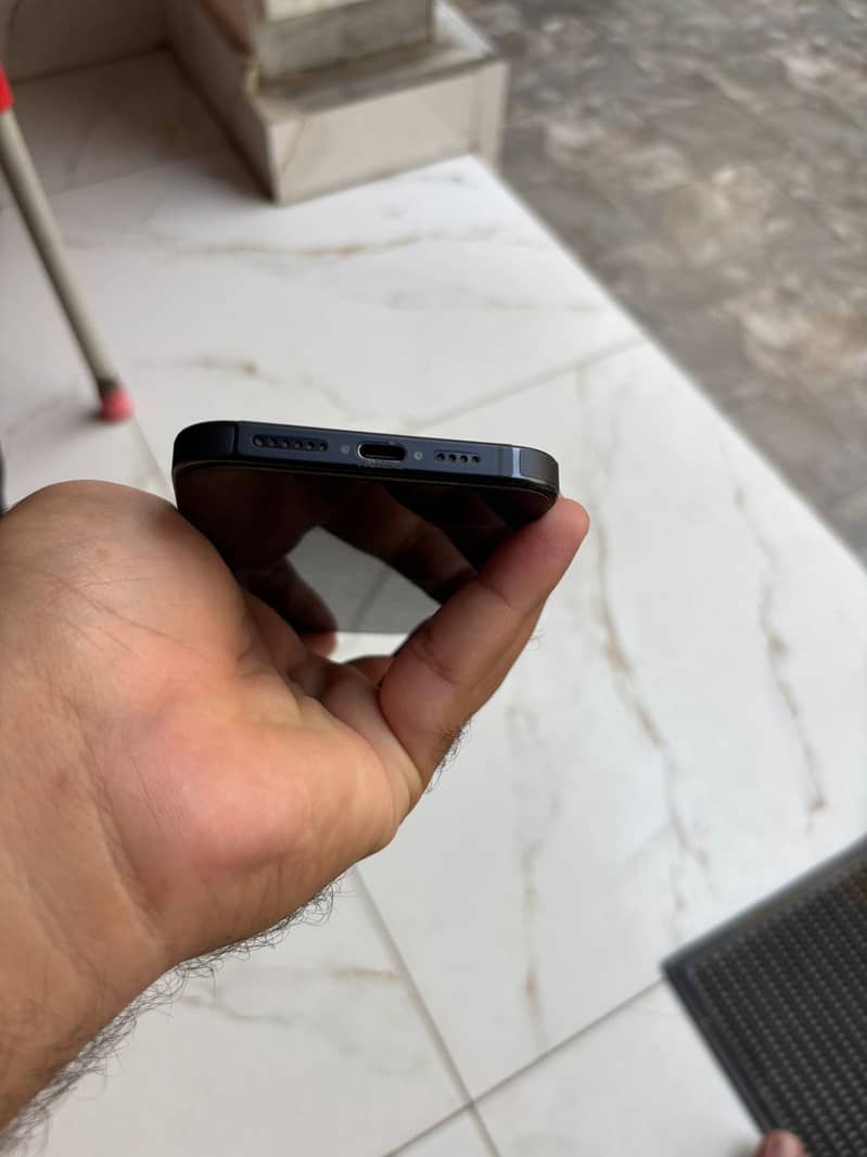 Apple iPhone 15 Pro Max 3
