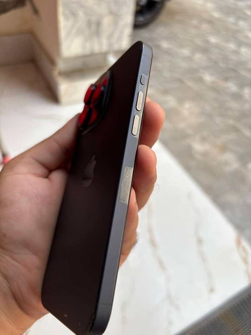 Apple iPhone 15 Pro Max 4