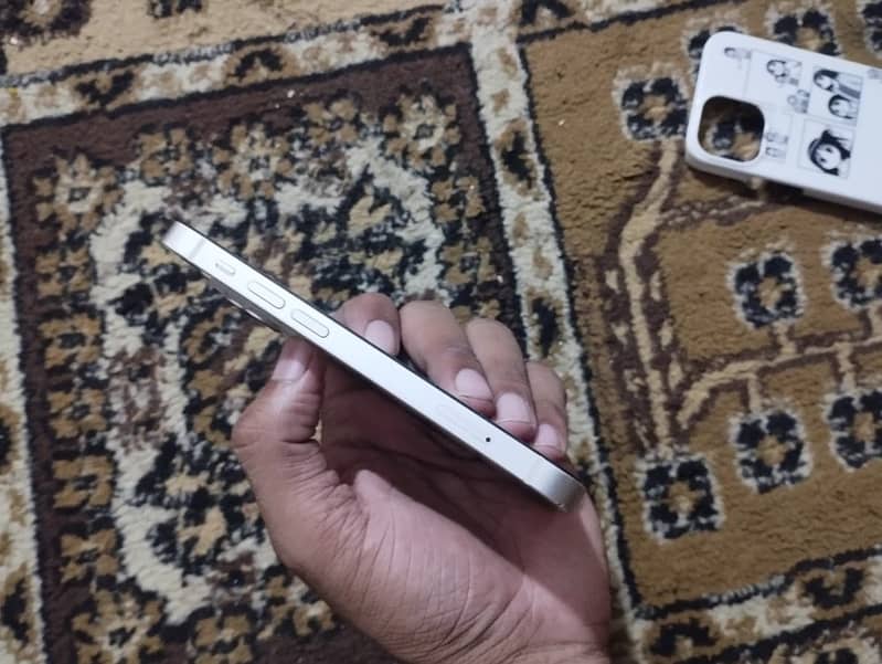 Apple iPhone 13 mini 4