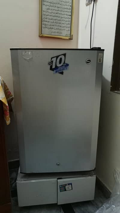 almost new small size room pel fridge for sale 100% ok