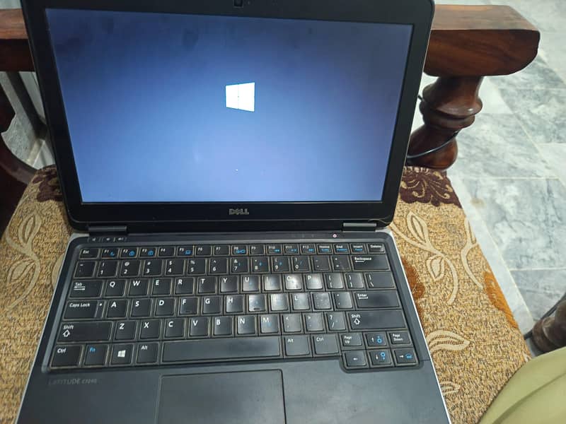 Dell LATITUDE E7240 0
