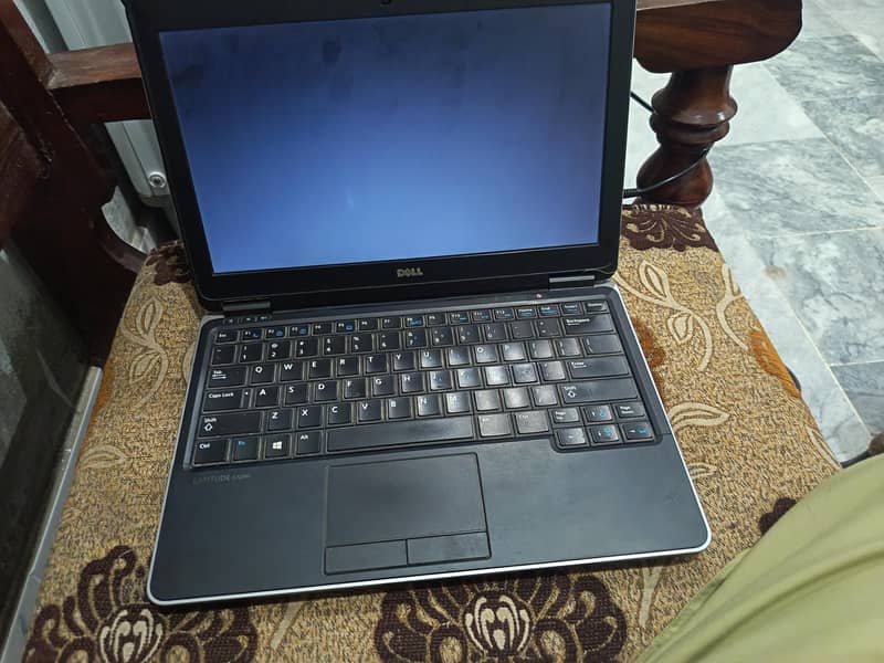 Dell LATITUDE E7240 2