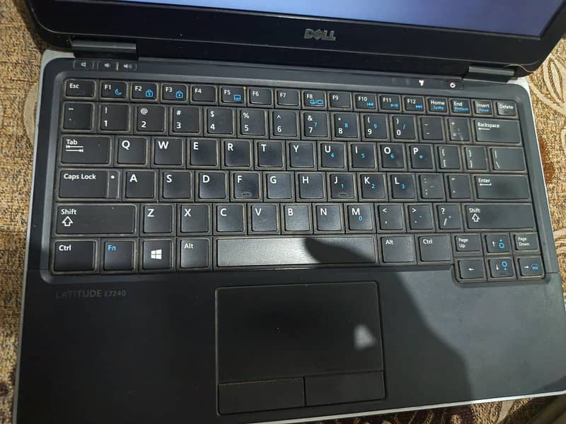 Dell LATITUDE E7240 3