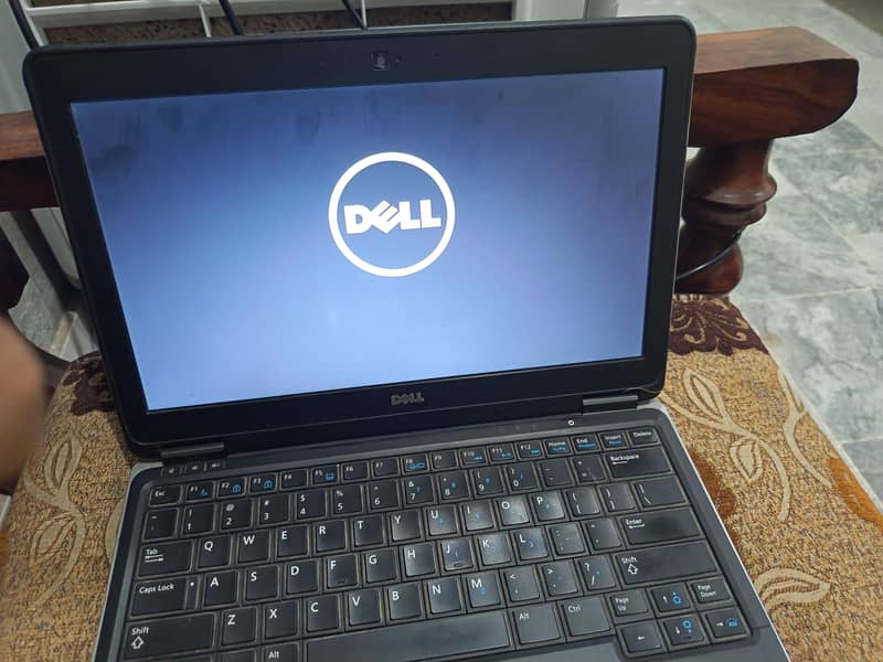 Dell LATITUDE E7240 4