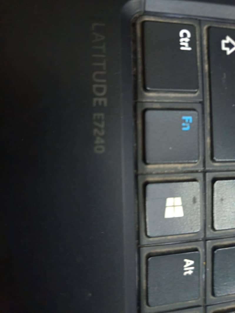 Dell LATITUDE E7240 5