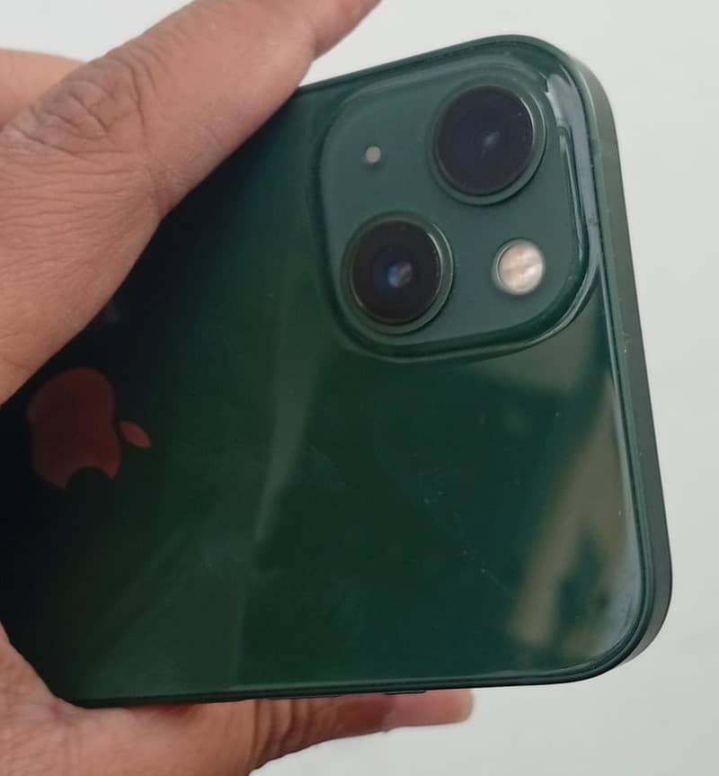 Apple iPhone 13 4