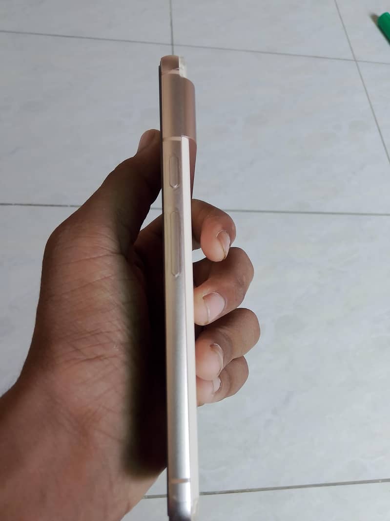 Google Pixel 8 4