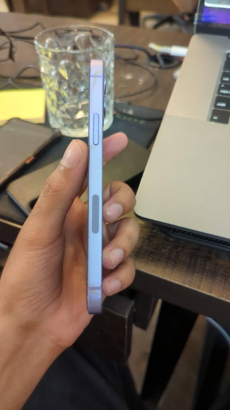 Apple iPhone 12 4