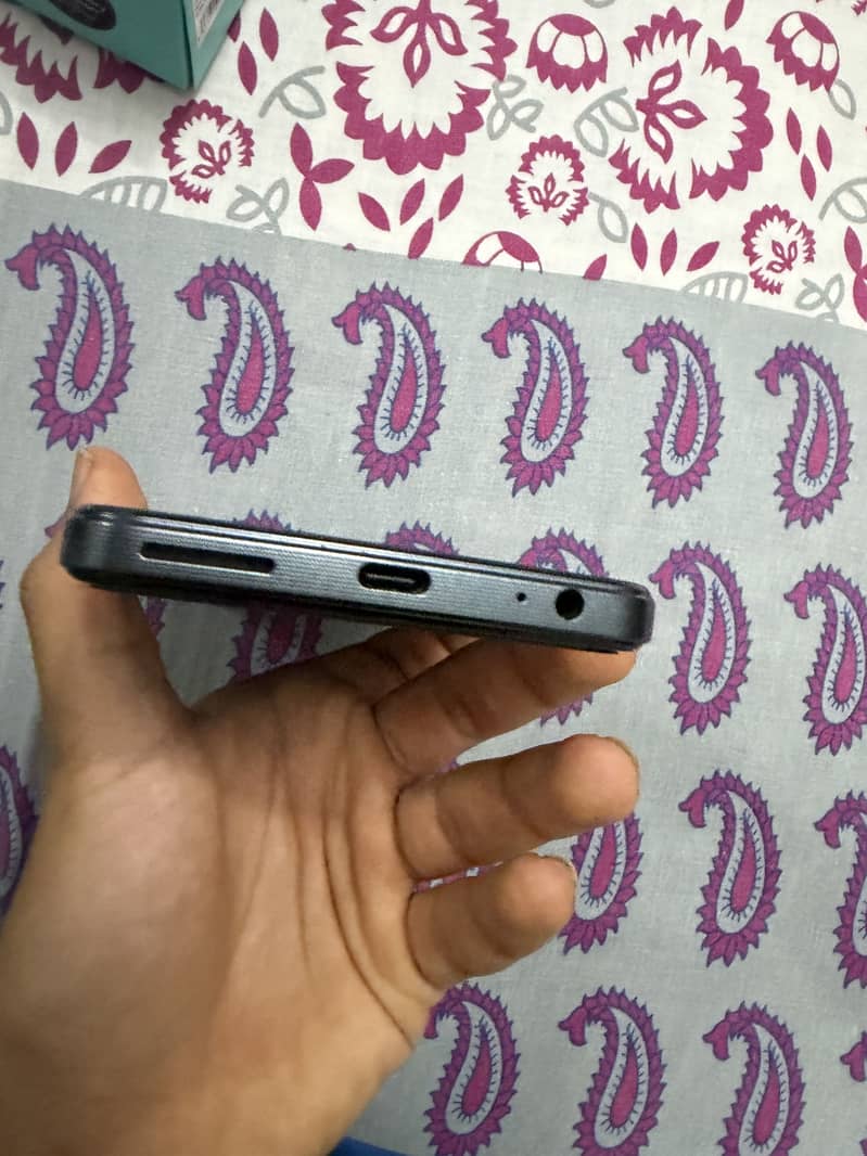 HMD Aura 2 7