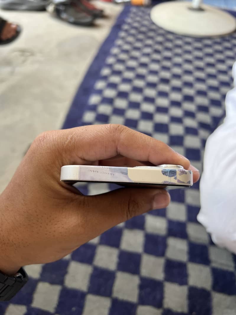Apple iPhone 13 1